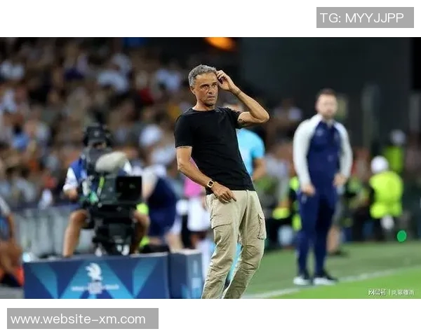 恩里克首次见证连续扑出四个点球巴黎喜获新奖杯庆祝时刻