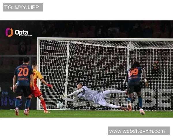 莱切门将谈点球扑救：误以为伊尔迪兹主罚幸运用脚挡出点球