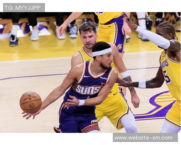 湖人次节遭遇惨败净负18分落后黄蜂9分詹姆斯仅得10分东契奇表现抢眼拿下19分