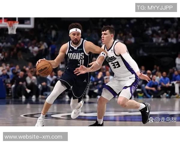 独行侠老板杜蒙亲赴菲尼克斯观战球队半场落后近20分令人担忧 独行侠老板杜蒙亲赴菲尼克斯观战球队半场落后近20分令人担忧