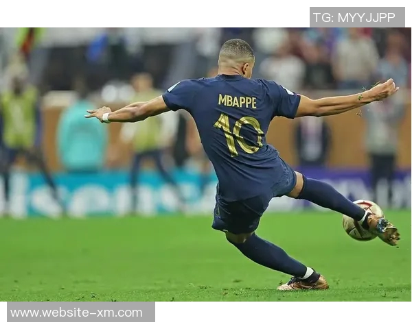 姆巴佩训练中暂时退场全力以赴争取赶上西超杯比赛 姆巴佩训练中暂时退场全力以赴争取赶上西超杯比赛